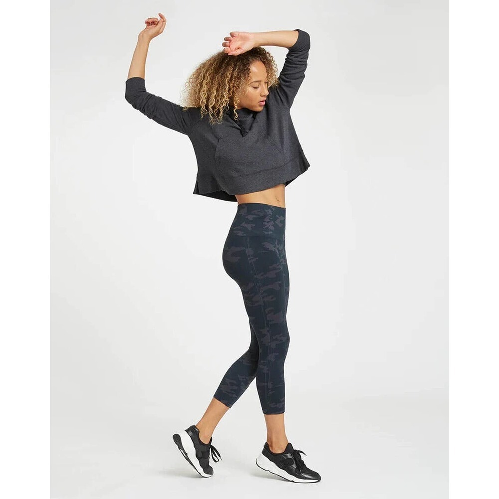 ✨2/$20 SPANX Camo Look at Me Now Seamless Cropped Leggings Black Gray Medium - Picture 12 of 14